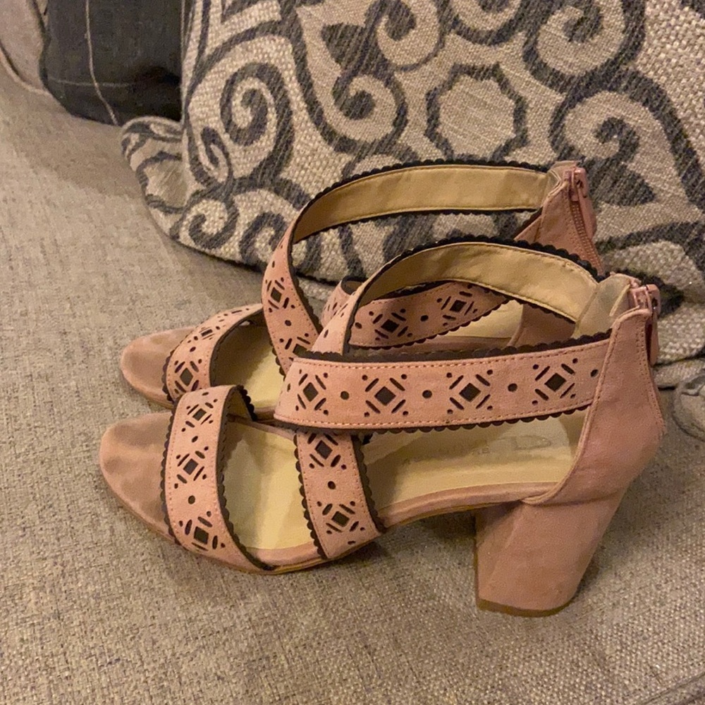 🌼 CL by Laundry size 7